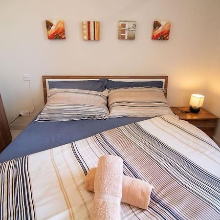 Saint Julian's Modern Apt In The Heart Of Maltese Nightlife מראה חיצוני תמונה