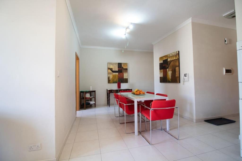 Saint Julian's Modern Apt In The Heart Of Maltese Nightlife מראה חיצוני תמונה