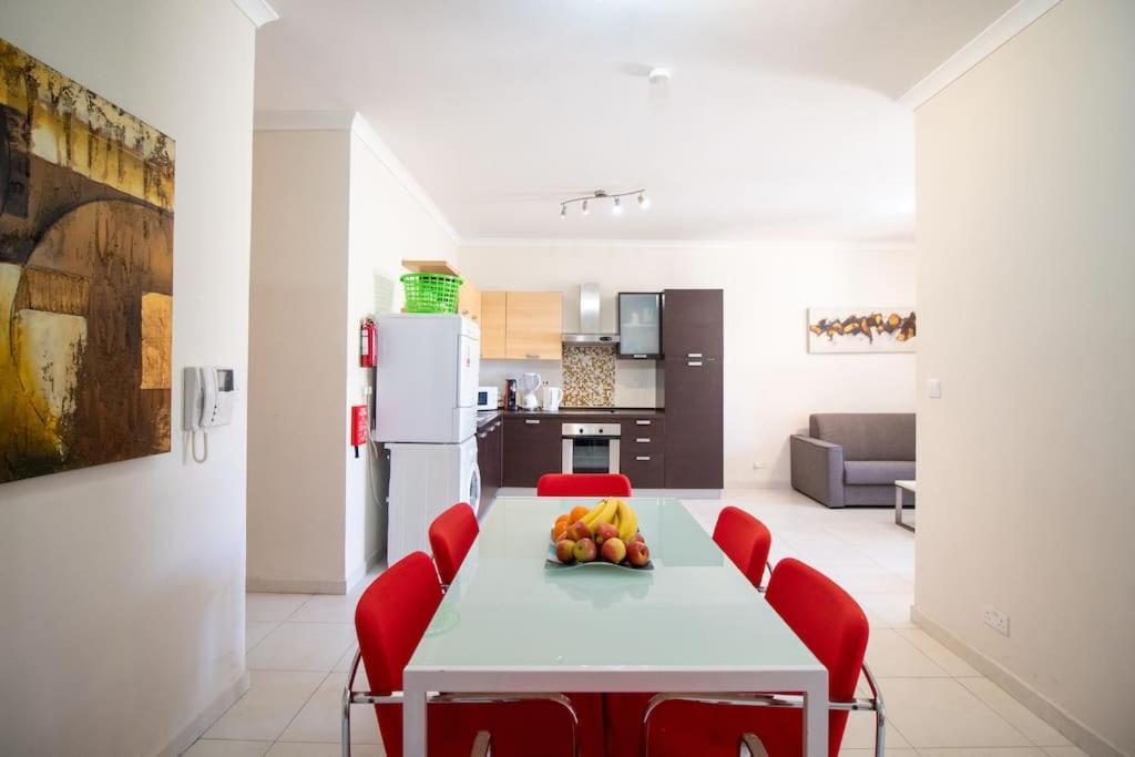 Saint Julian's Modern Apt In The Heart Of Maltese Nightlife מראה חיצוני תמונה