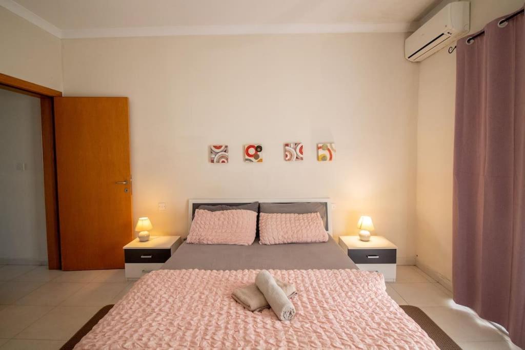 Saint Julian's Modern Apt In The Heart Of Maltese Nightlife מראה חיצוני תמונה