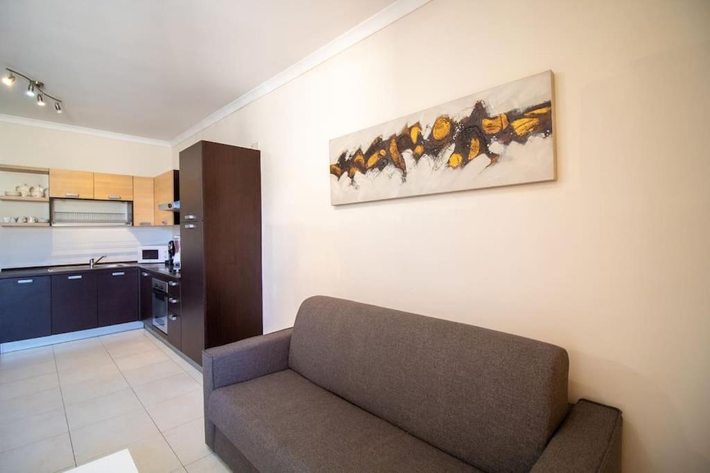 Saint Julian's Modern Apt In The Heart Of Maltese Nightlife מראה חיצוני תמונה