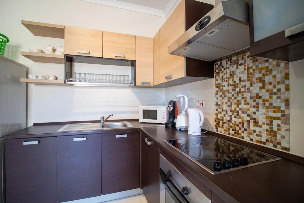 Saint Julian's Modern Apt In The Heart Of Maltese Nightlife מראה חיצוני תמונה
