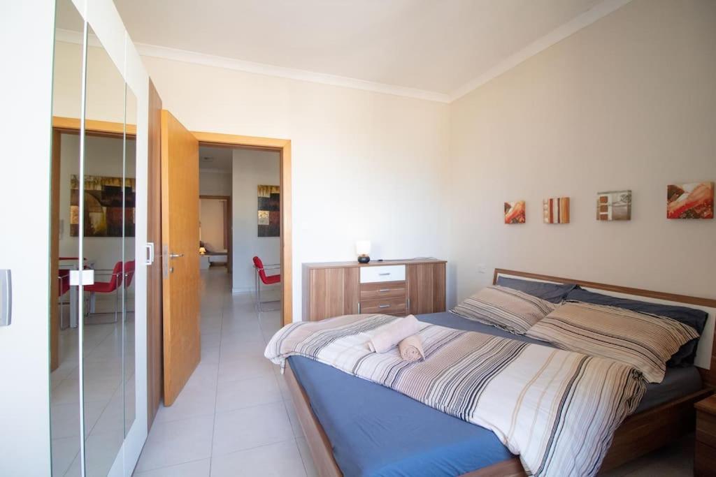 Saint Julian's Modern Apt In The Heart Of Maltese Nightlife מראה חיצוני תמונה