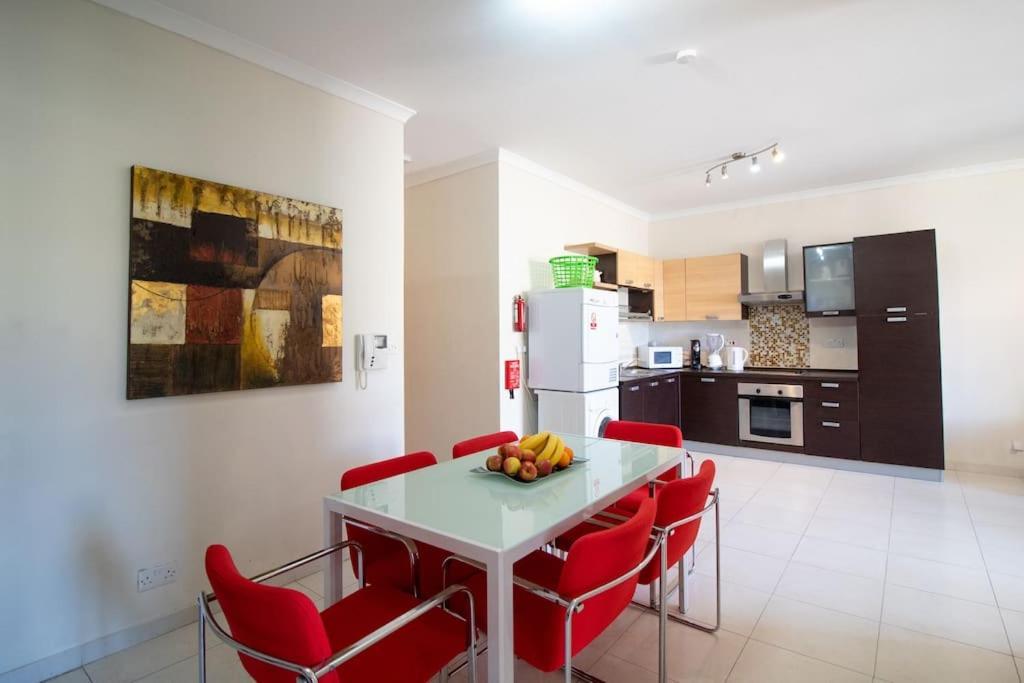 Saint Julian's Modern Apt In The Heart Of Maltese Nightlife מראה חיצוני תמונה