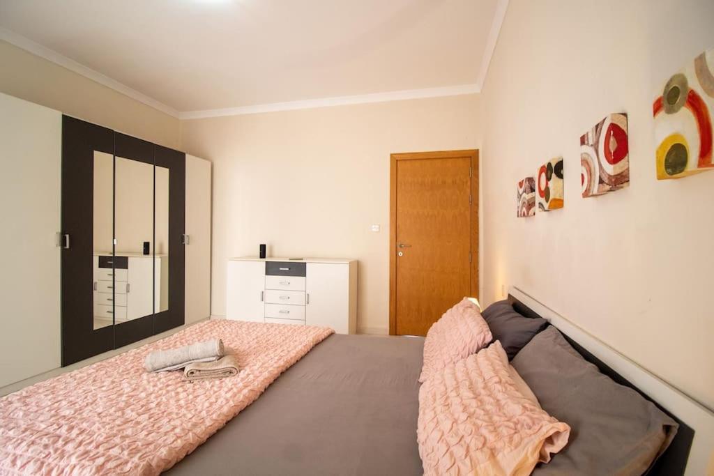 Saint Julian's Modern Apt In The Heart Of Maltese Nightlife מראה חיצוני תמונה